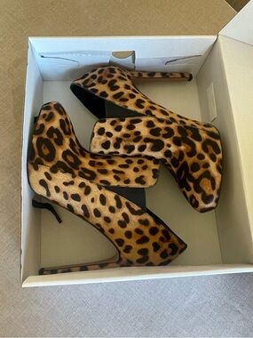 Nine West Nutcracker Leopard Haircalf Booties - Size 10